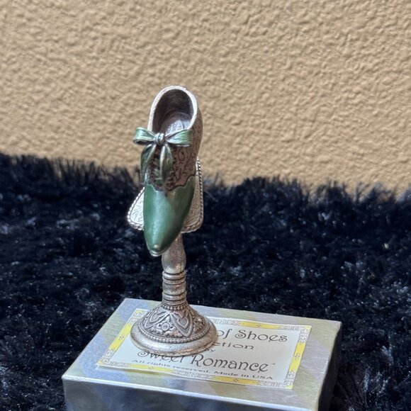 Vintage Sweet Romance History Of Shoes Collection Green Shoe Figurine On Stand - Picture 3 of 7